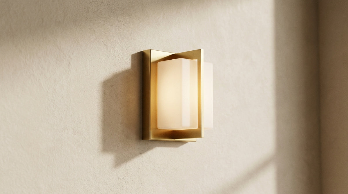 Brass wall lamp: how to choose the right one