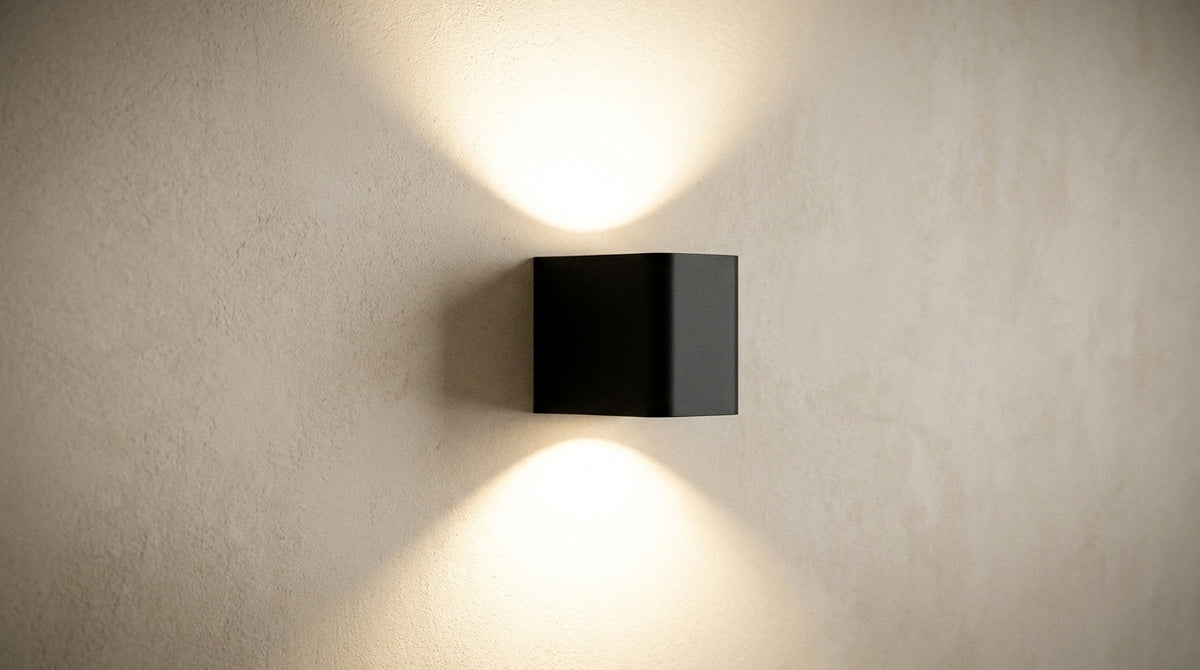 Black wall lamp: the guide to choosing the right one