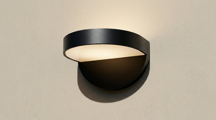 Round wall light: the right light on the right wall