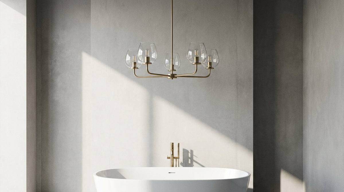 Lustre de salle de bain : le choisir sans craindre l'humidité