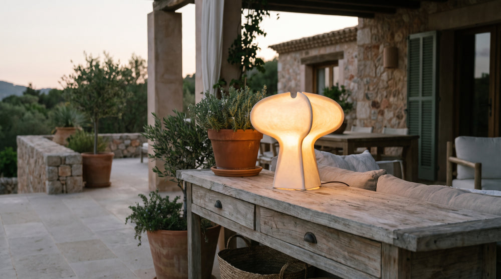 Cordless outdoor table lamps
