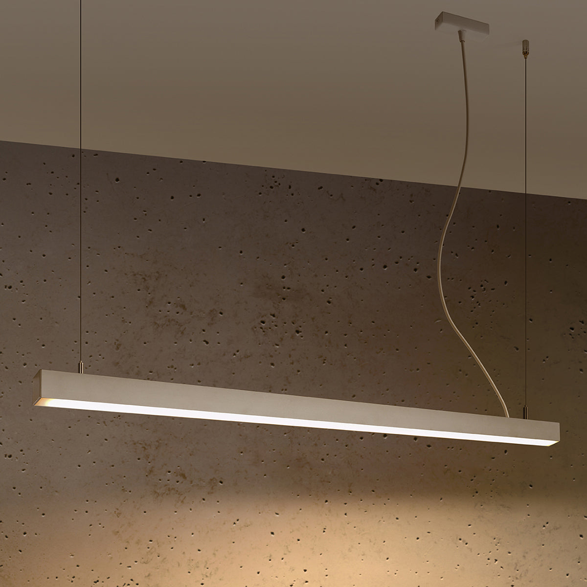 Ambiance tamisée montrant la lumière rasante diffusée sur le béton