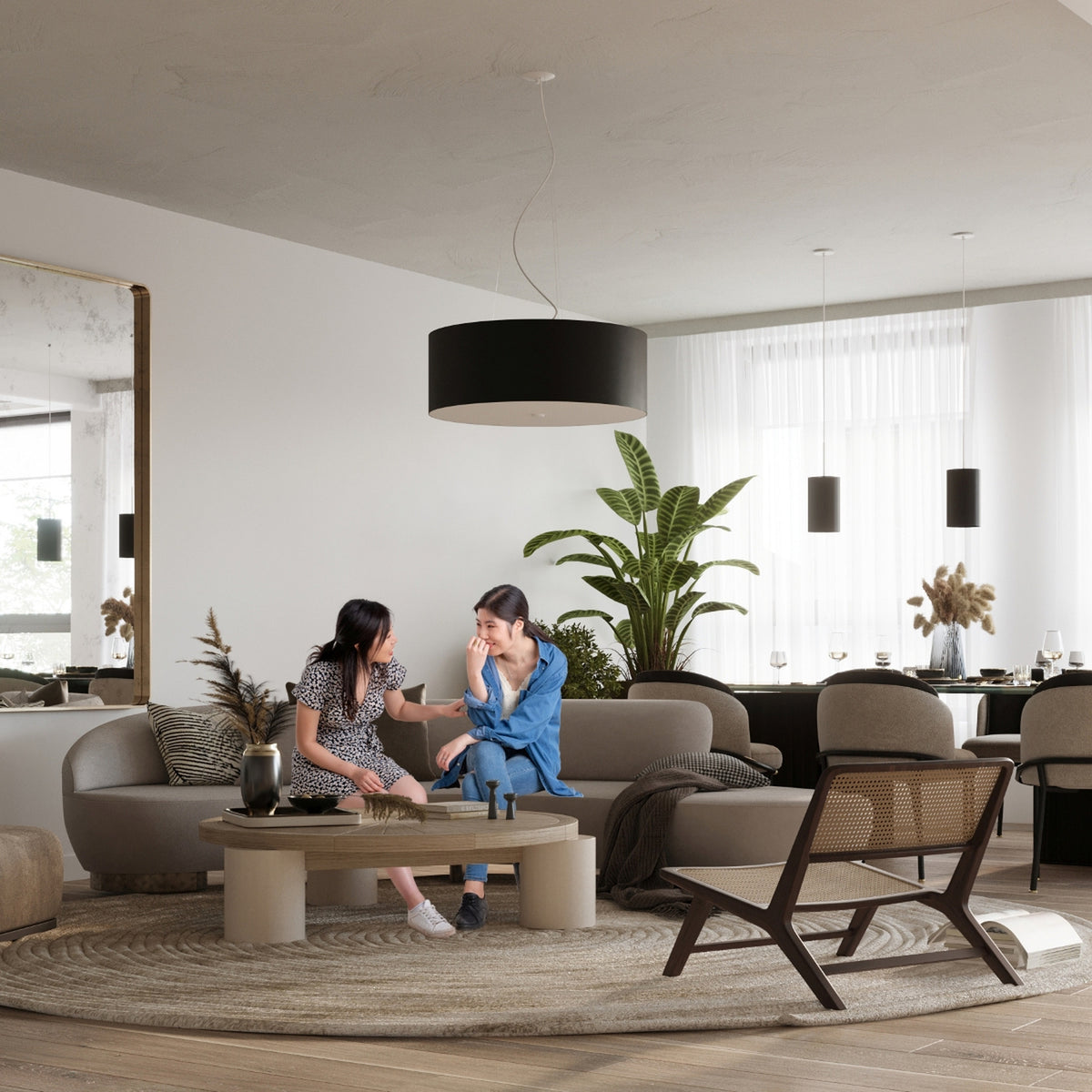 Mise en ambiance dans un salon moderne meublé avec plantes vertes et canapé