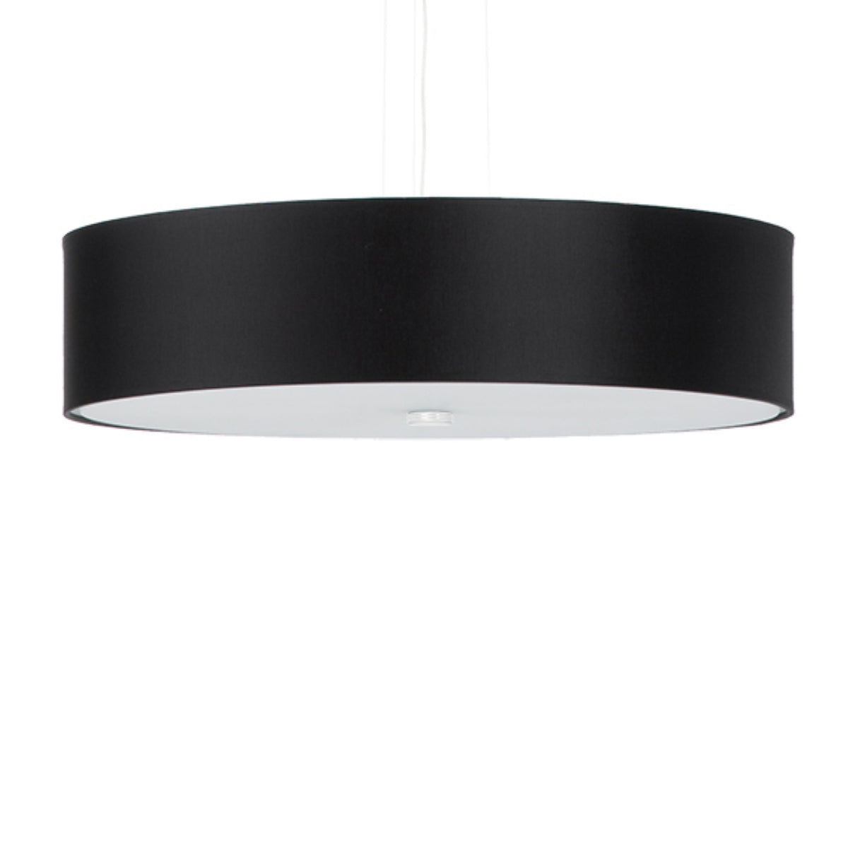 Lustre suspendu noir de forme cylindrique, diffuseur blanc en dessous, câbles fins sur fond blanc