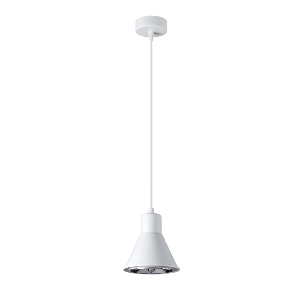 Lampe suspendue blanche de face sur fond blanc, abat-jour conique et câble fin.