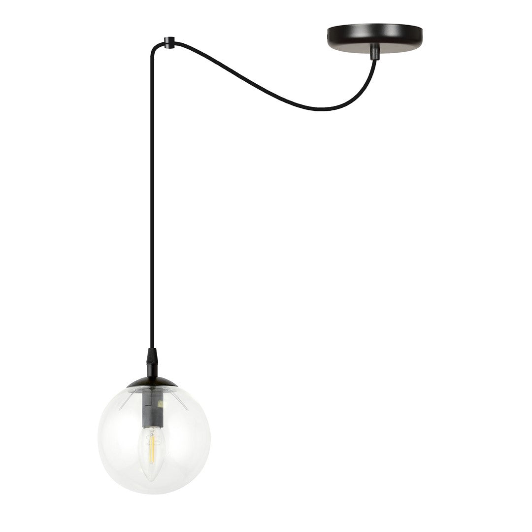 Vue de face de la suspension noire, détail du globe transparent et de la douille.