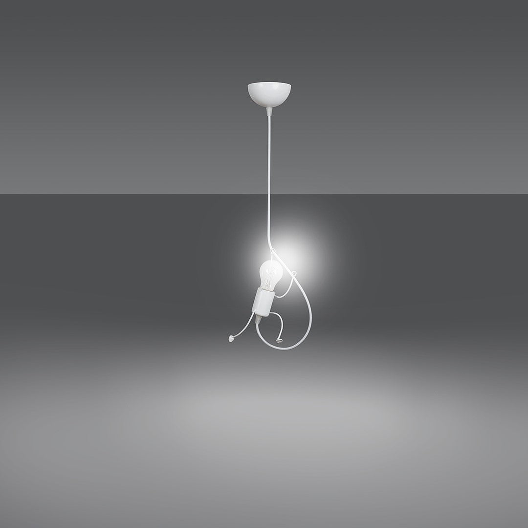 Même suspension allumée en ambiance grise, ampoule diffusant une lueur douce derrière le fil courbé.