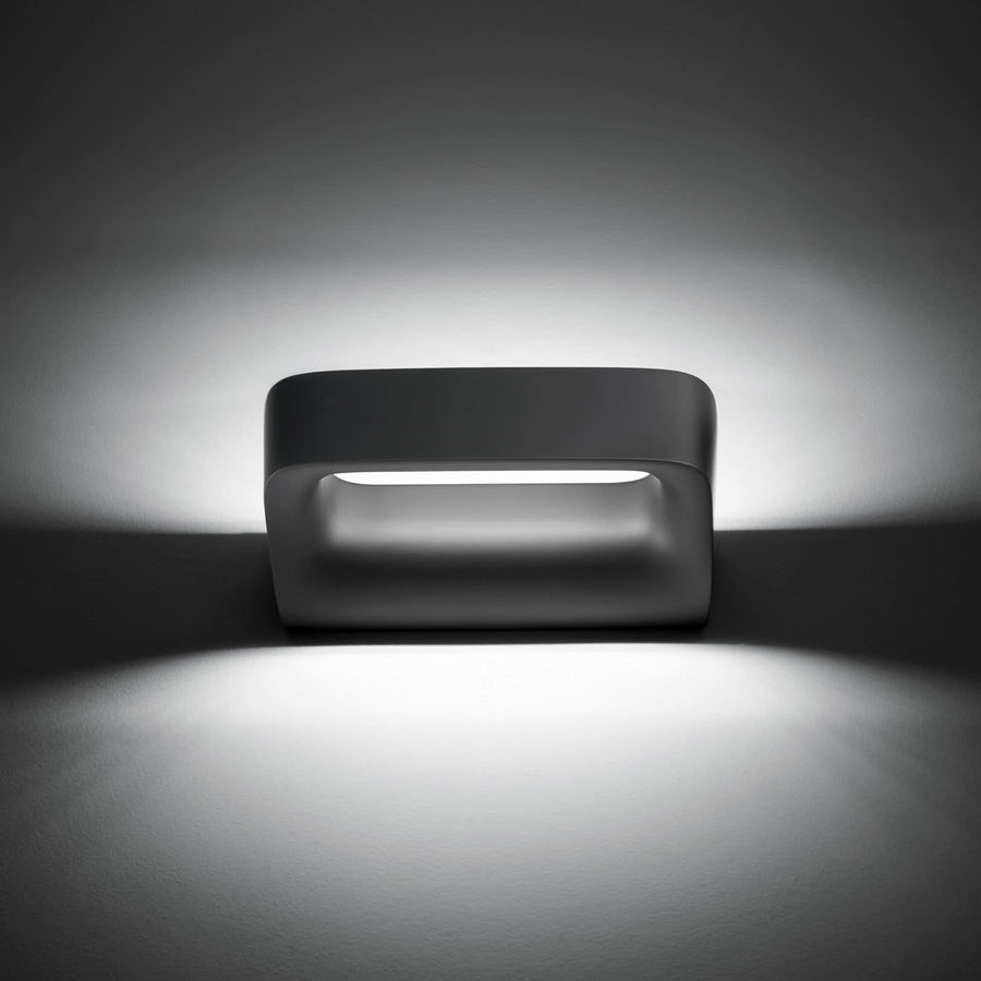Applique murale LED Aki en aluminium, anthracite mat, hauteur 5,5 cm