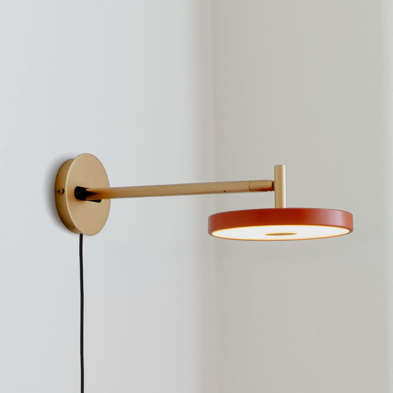 Applique murale LED Asteria Long en aluminium, orange et laiton, Ø 15 cm