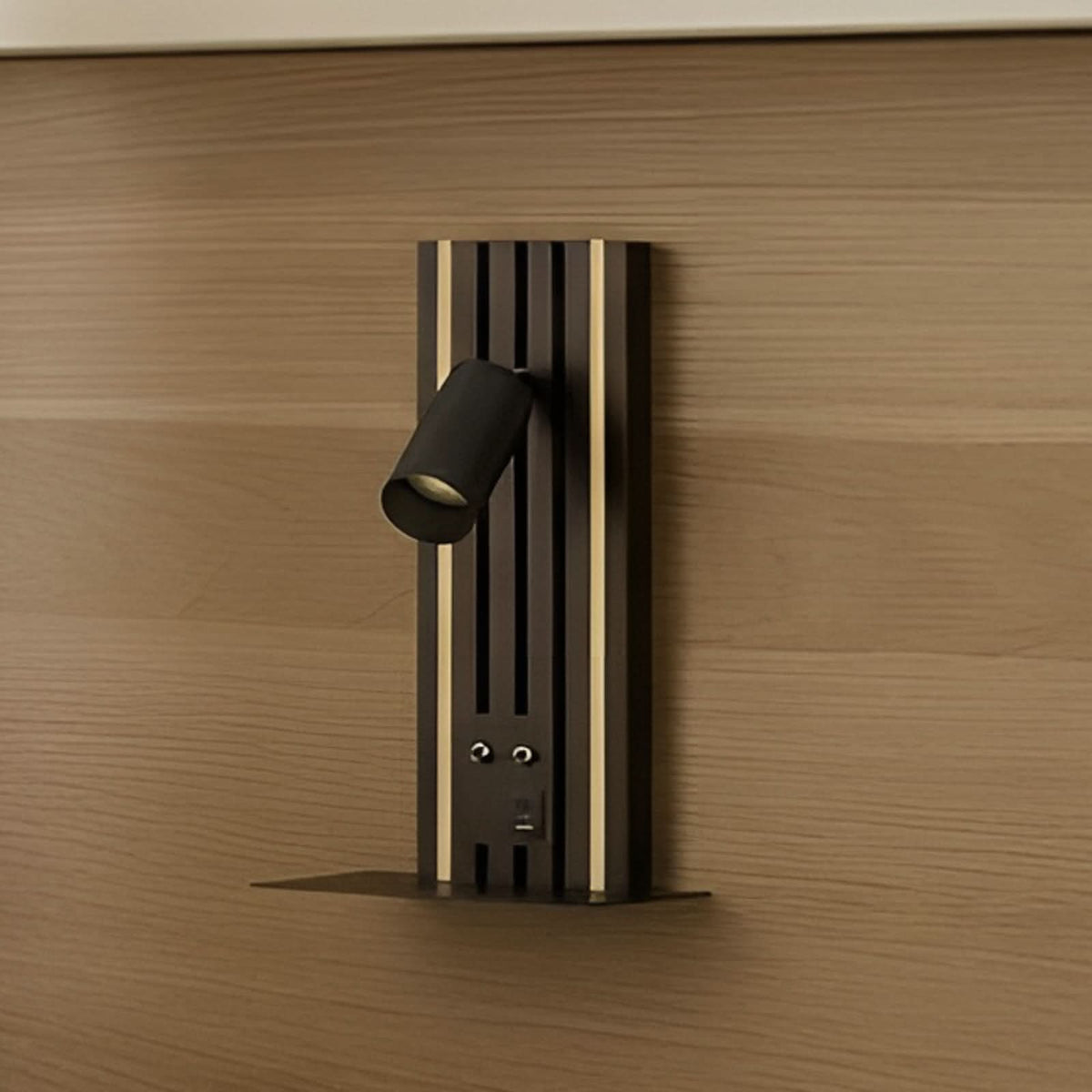 Applique murale LED Tiron en chêne, bois et noir, hauteur 35 cm