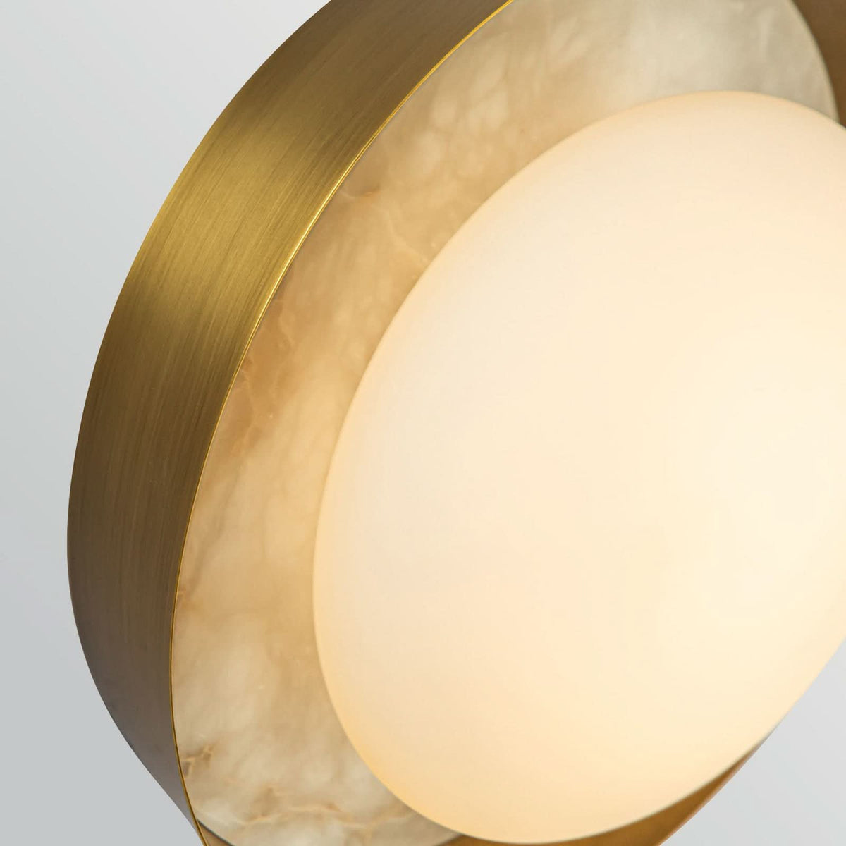 Applique murale LED Alonso en verre, laiton ancien et blanc satiné, Ø 21,6 cm