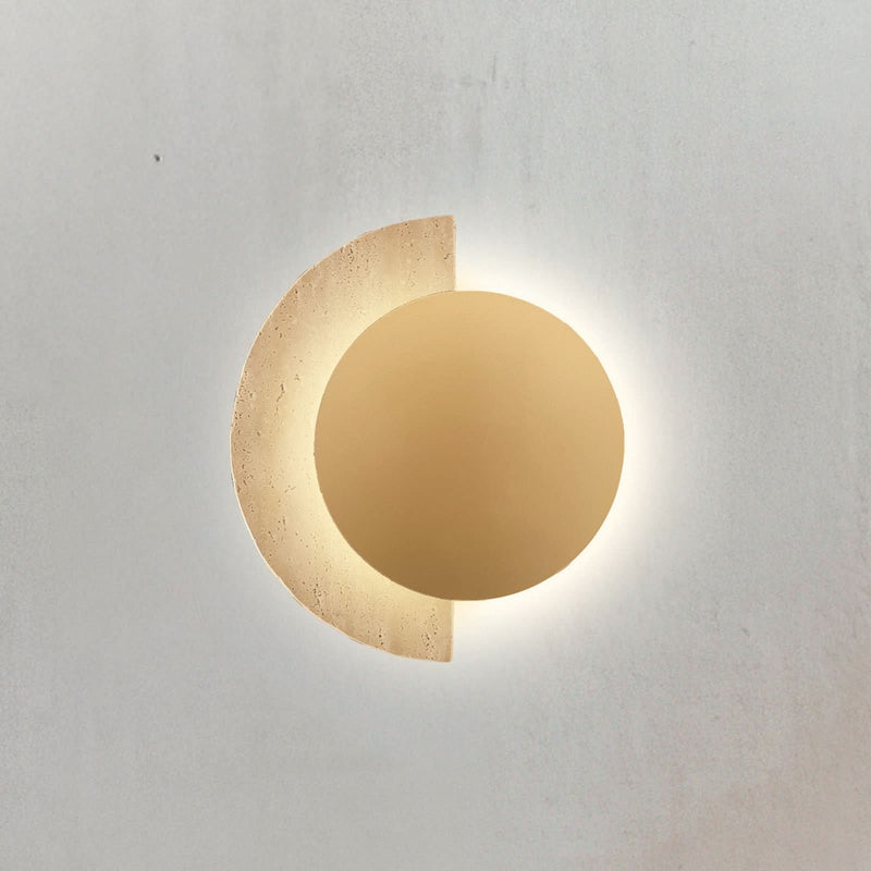 Applique murale LED Miranda en pierre, doré et beige, hauteur 25 cm