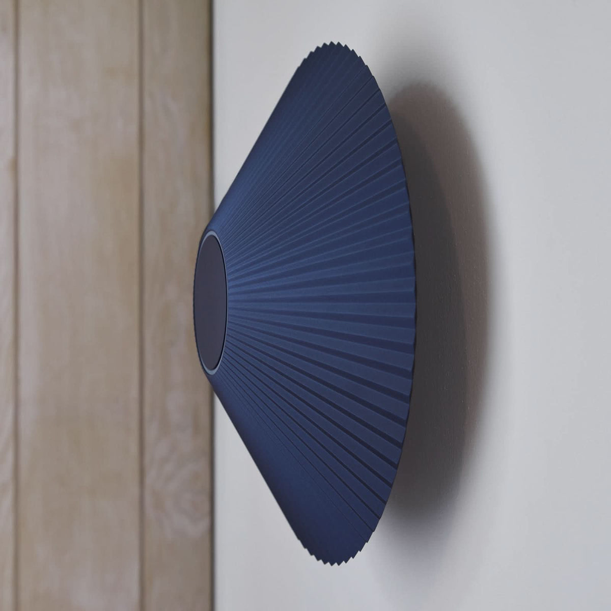 Applique murale LED Ballerina en aluminium, bleu foncé, Ø 35 cm