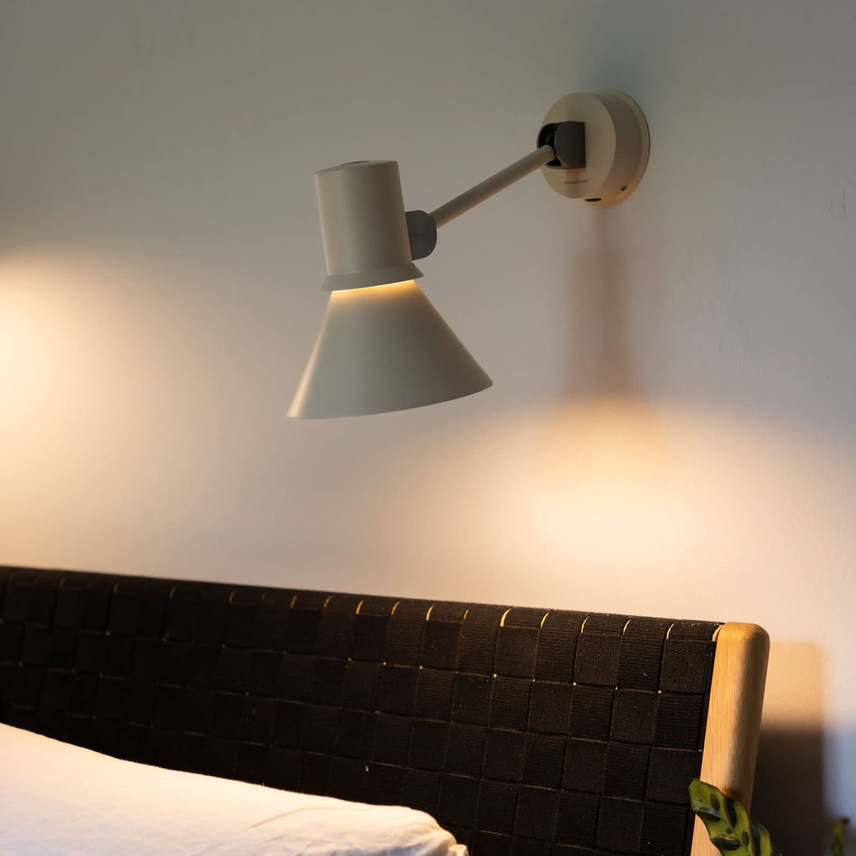 Applique murale Type 80 W2 en aluminium, beige, Ø 14,5 cm, 2700 K, 6 W, hauteur 16 cm