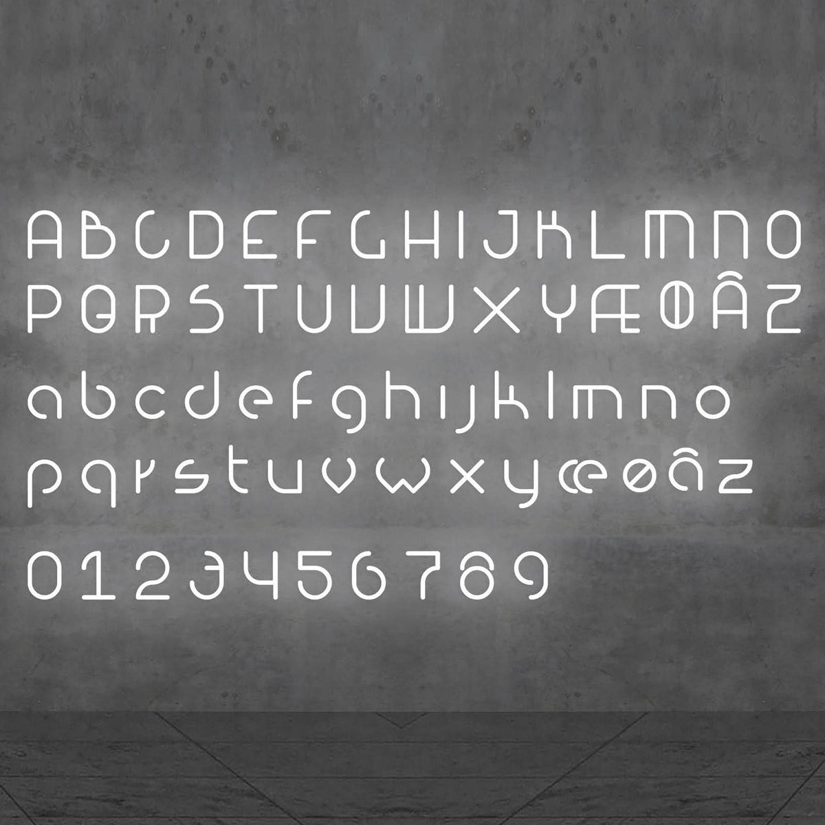 Planche typographique complète : alphabet majuscules, minuscules et chiffres en tubes LED blancs.