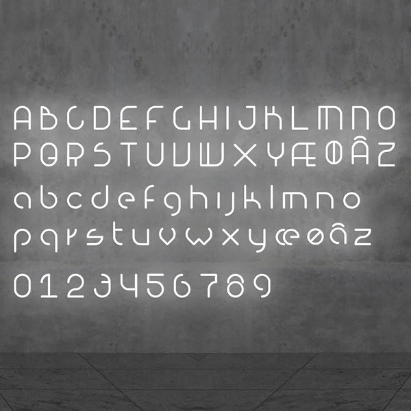 Applique murale LED Alphabet en aluminium, blanc, hauteur 67,5 cm, 3000 K, 27 W