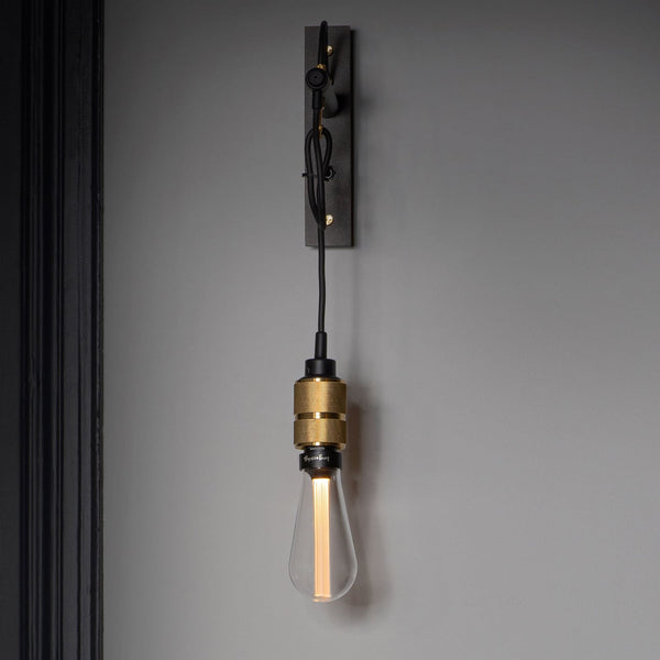 Applique murale Hooked Wall en acier, graphite et laiton, 40 W