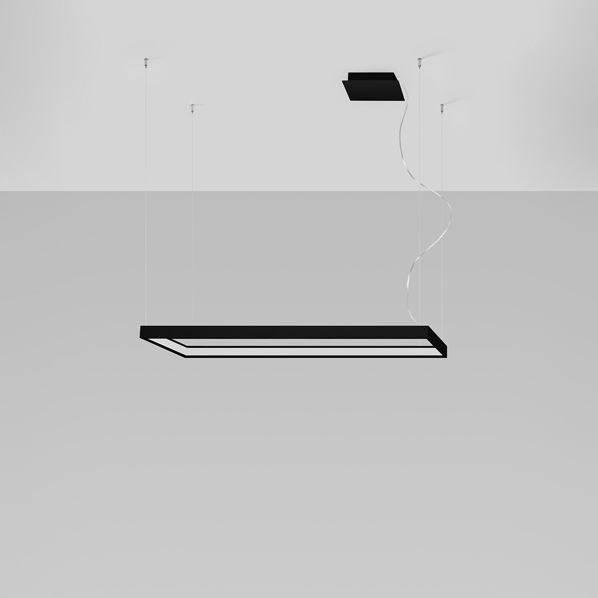Lustre noir rectangulaire suspendu devant un mur gris en intérieur