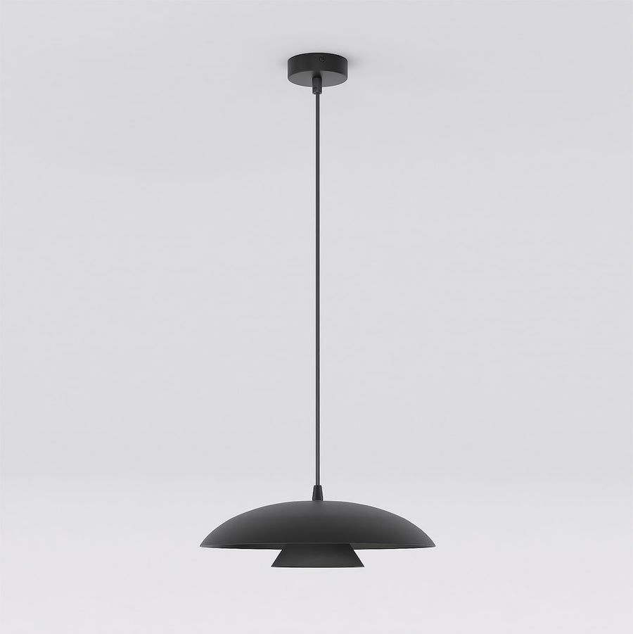 Vue de profil du luminaire noir suspendu sur fond blanc uni