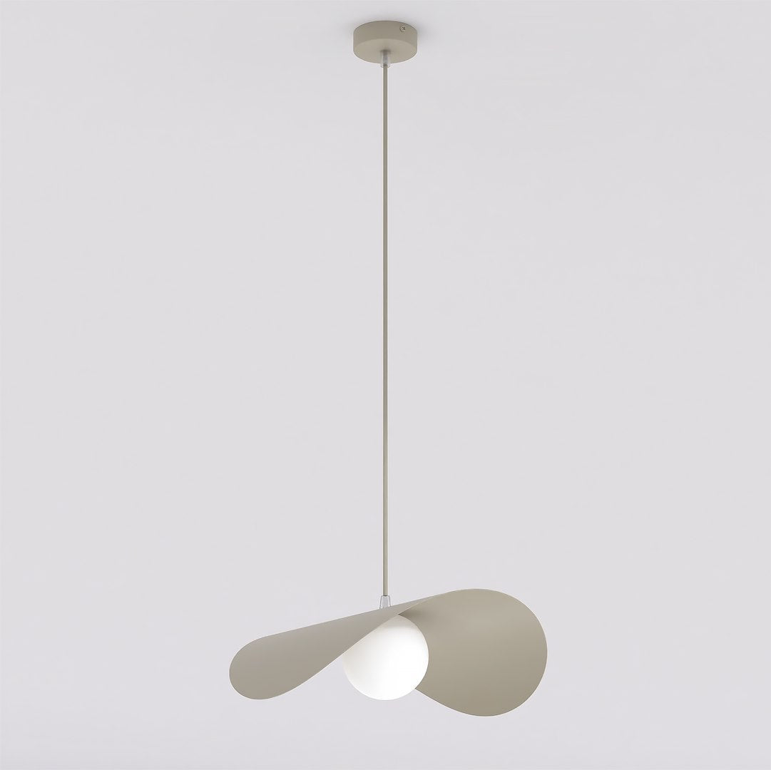 Suspension beige au grand abat-jour courbé et diffuseur en verre blanc