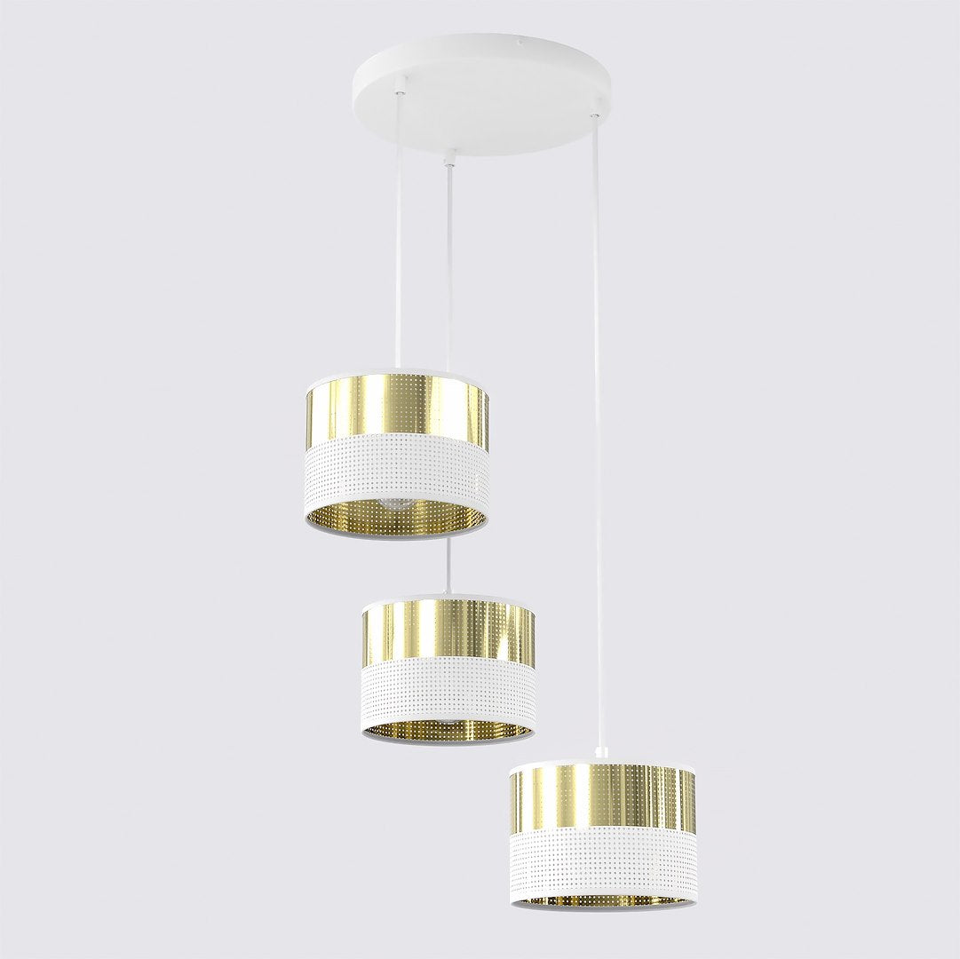 Autre vue du luminaire trois cylindres blancs et dorés suspendus par câbles blancs.