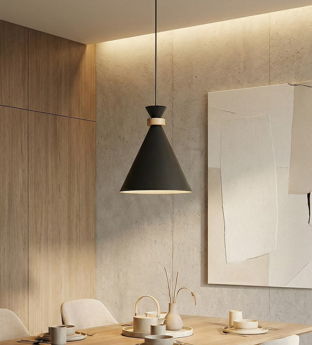 Mise en ambiance au-dessus d'une table, mur béton et panneau de bois