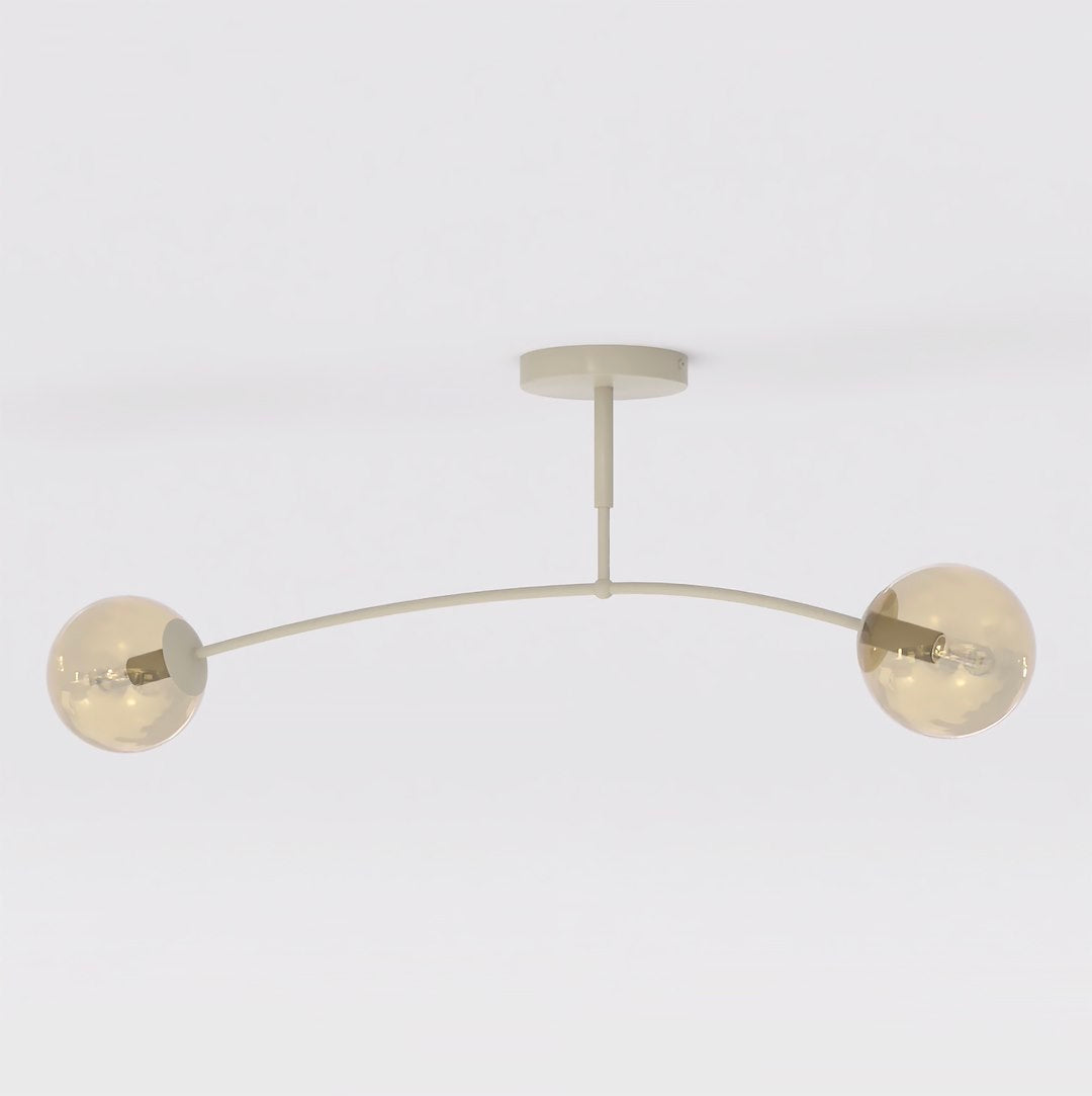 Plafonnier beige à deux globes de verre ambré sur bras arqué, vue de face