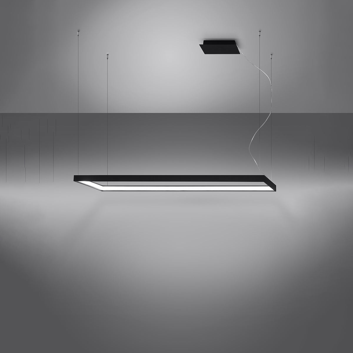 Ambiance tamisée montrant le ruban LED allumé sous le cadre noir