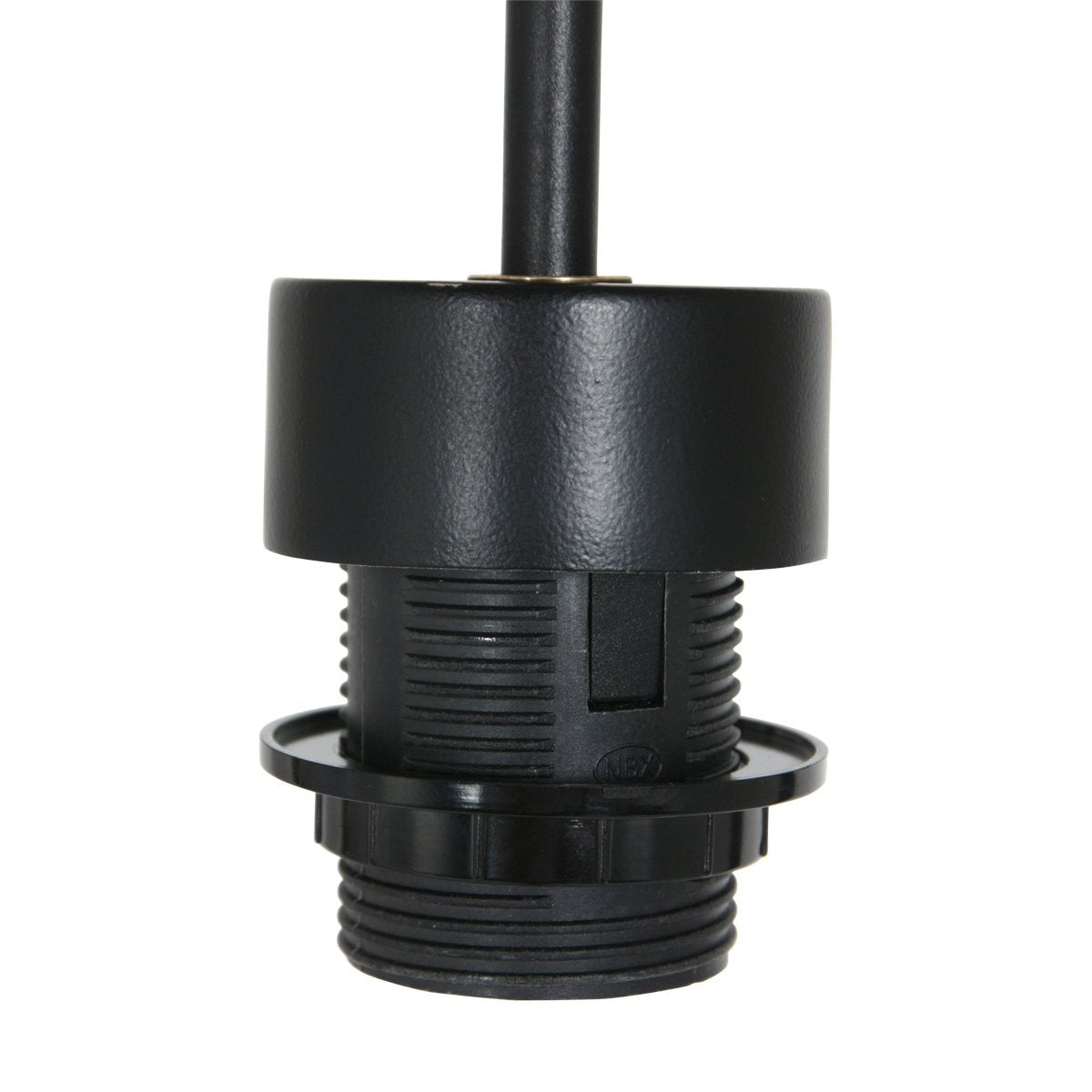 Détail rapproché de la douille et du raccord cylindrique noir du luminaire.