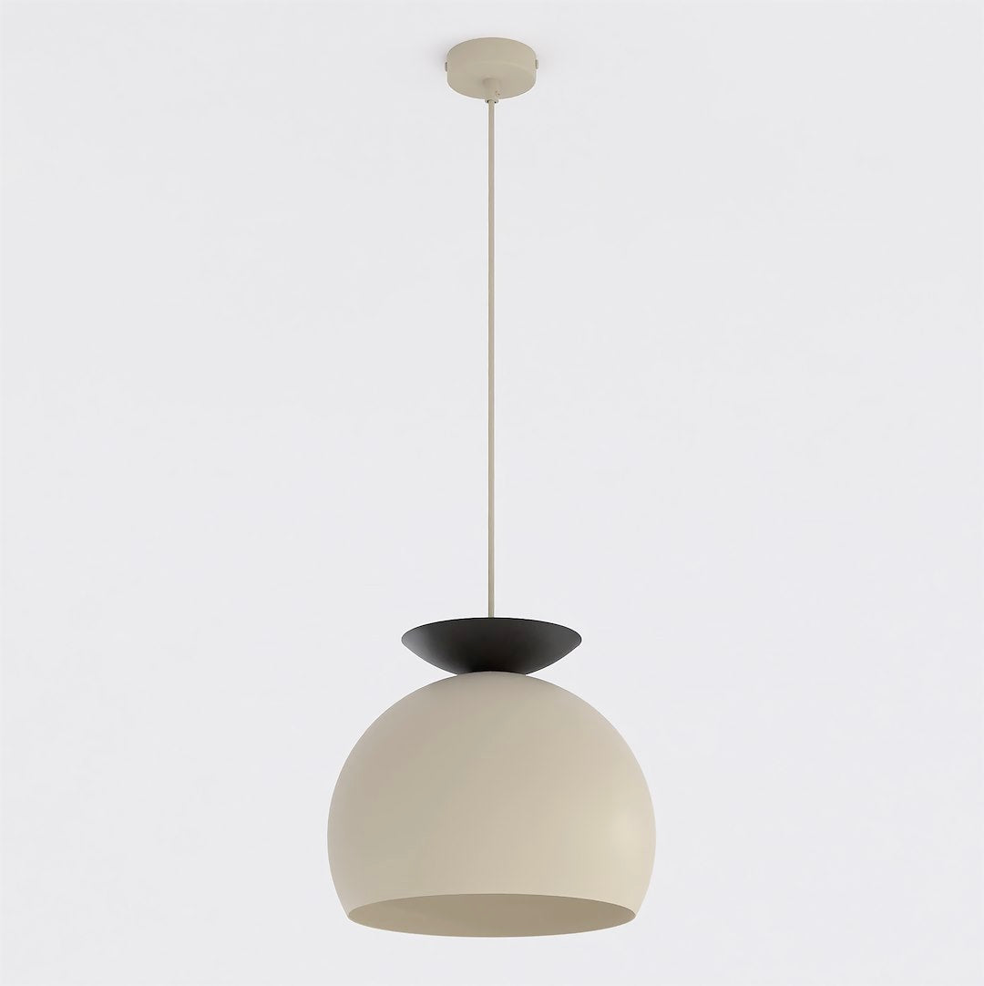 Suspension beige et noire de face sur fond blanc, câble et rosace visibles.