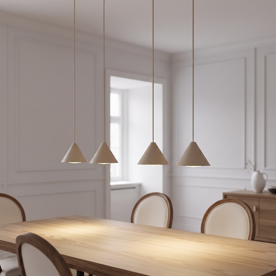 Mise en ambiance salle à manger claire, suspension au-dessus d'une table en bois
