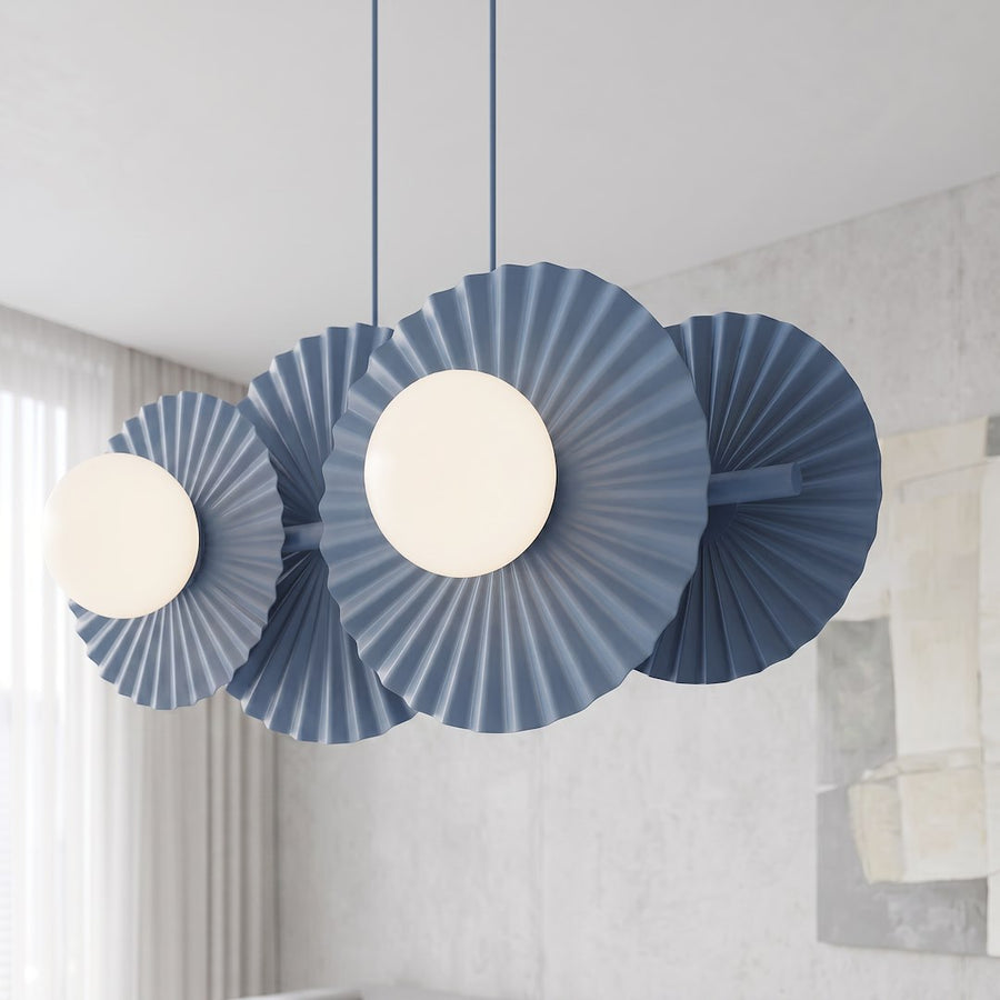 Gros plan sur les disques plissés bleus et les diffuseurs en verre blanc.