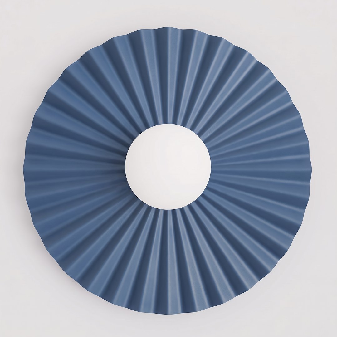 Vue de face du luminaire rond bleu plissé avec globe blanc central