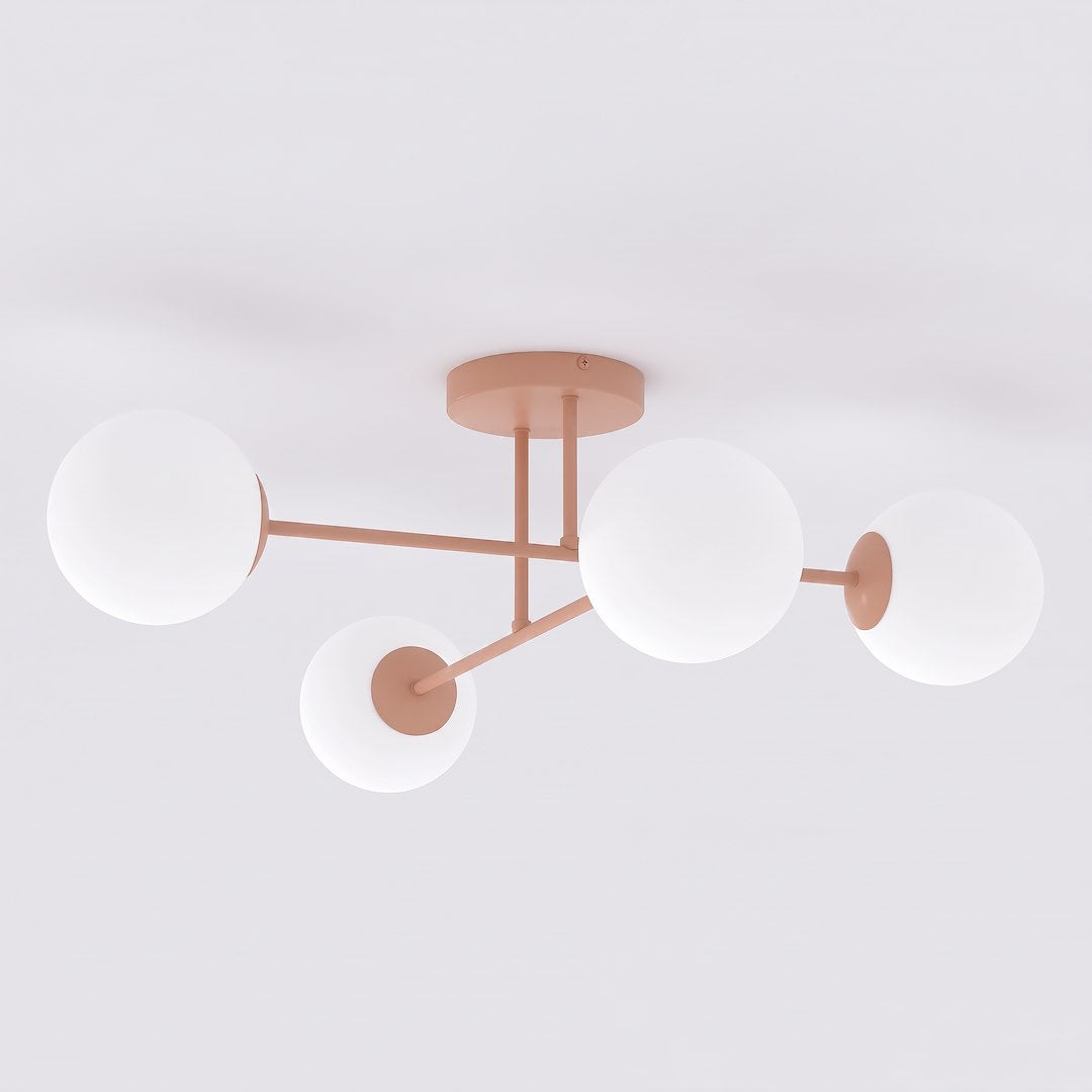 Plafonnier corail à quatre globes de verre blanc, vue de face sur fond clair