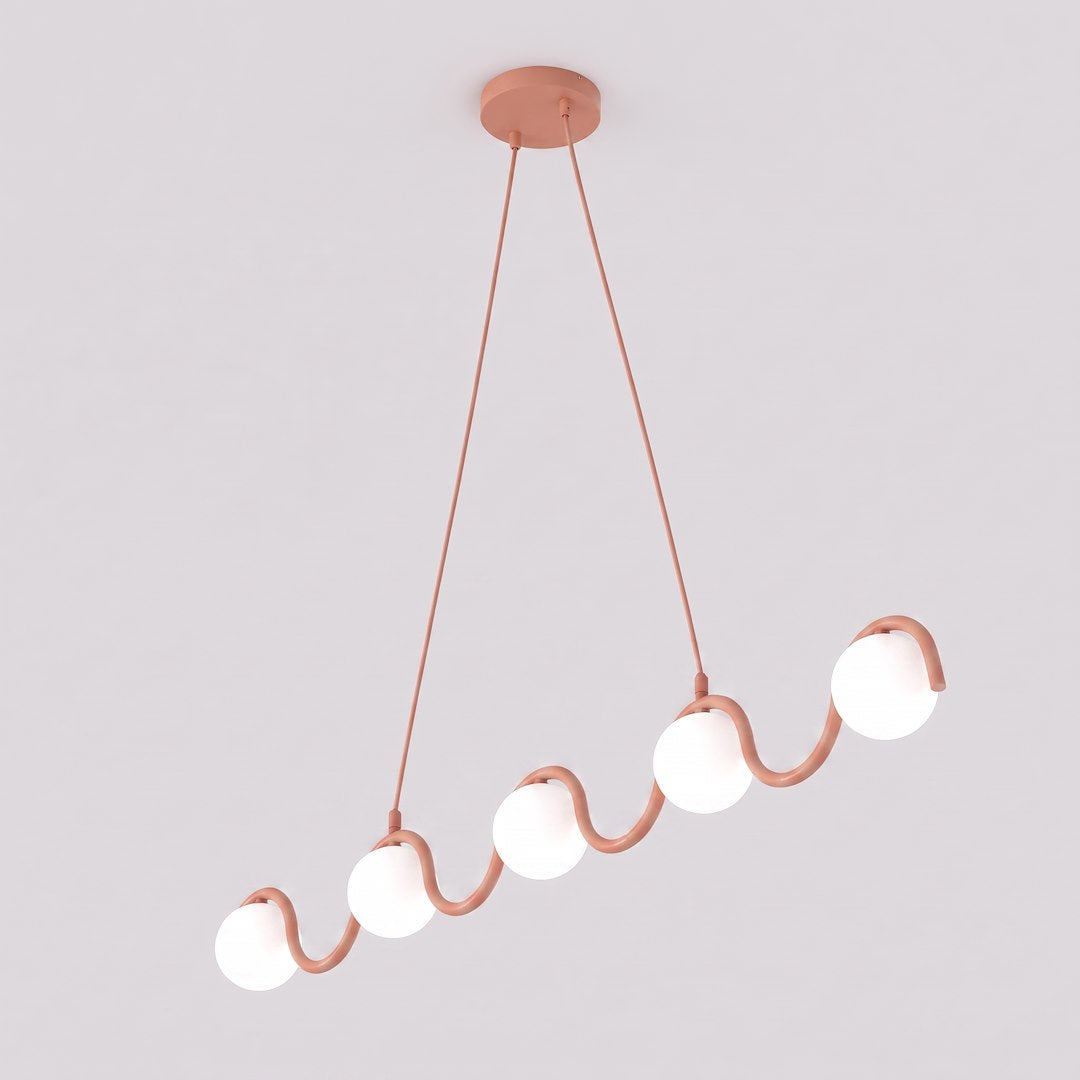 Suspension corail à cinq globes de verre blanc sur fond gris neutre