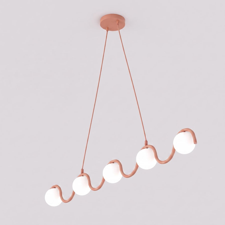 Suspension corail à cinq globes de verre blanc sur fond gris neutre