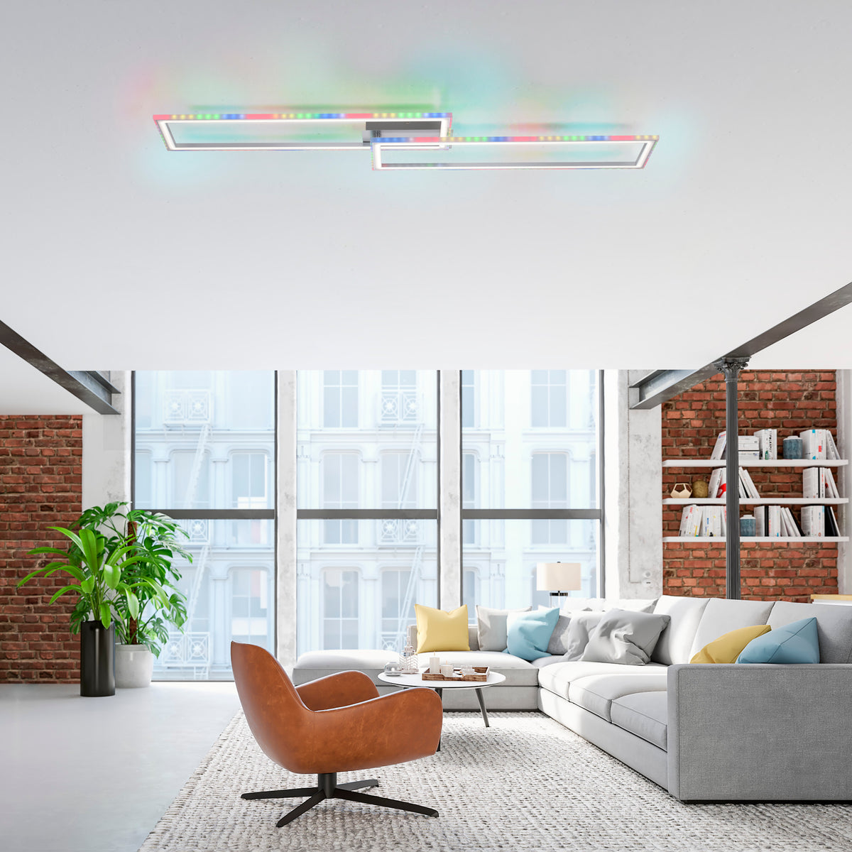 Mise en ambiance du plafonnier dans un salon moderne, éclairant le plafond de reflets colorés.