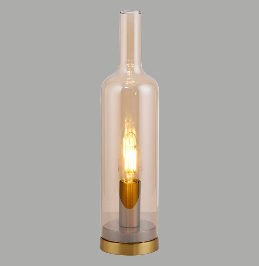 Lampe à poser en verre ambré de forme bouteille, vue de face sur fond gris