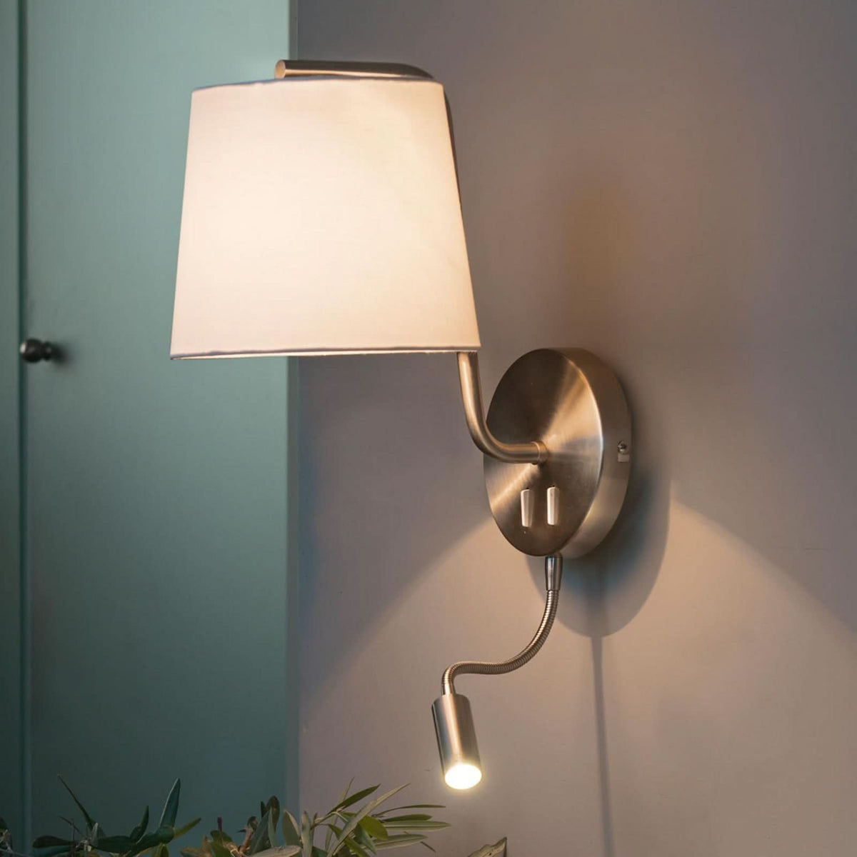 Applique murale Berni en tissu, nickel mat et albâtre, 2 lumières, hauteur 57 cm