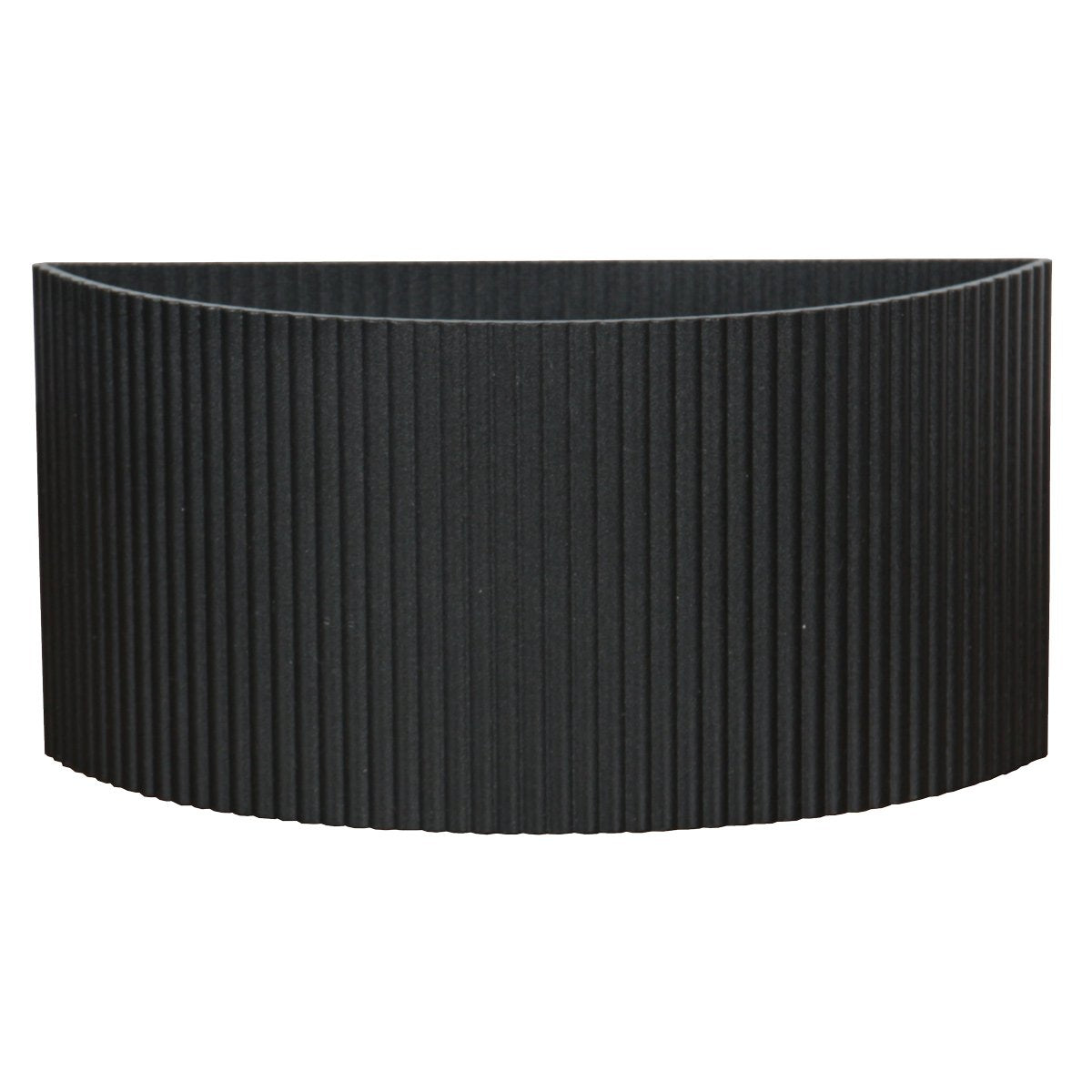 Luminaire mural noir en demi-cylindre godronné, présenté de face sur fond blanc