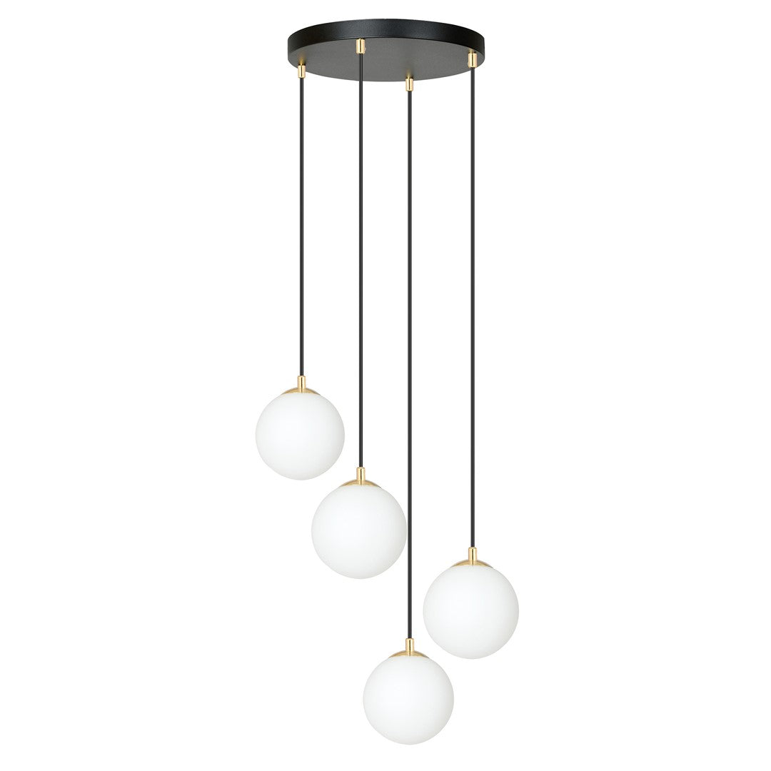 Vue de face de la suspension noire et ses quatre globes opale blancs suspendus à hauteurs variables