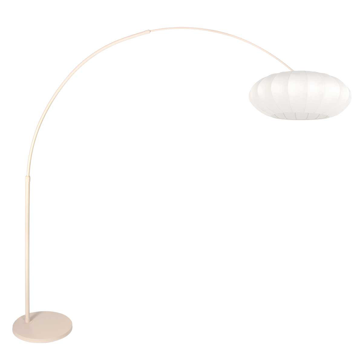 Lampadaire en arc crème avec abat-jour rond côtelé, vue de profil