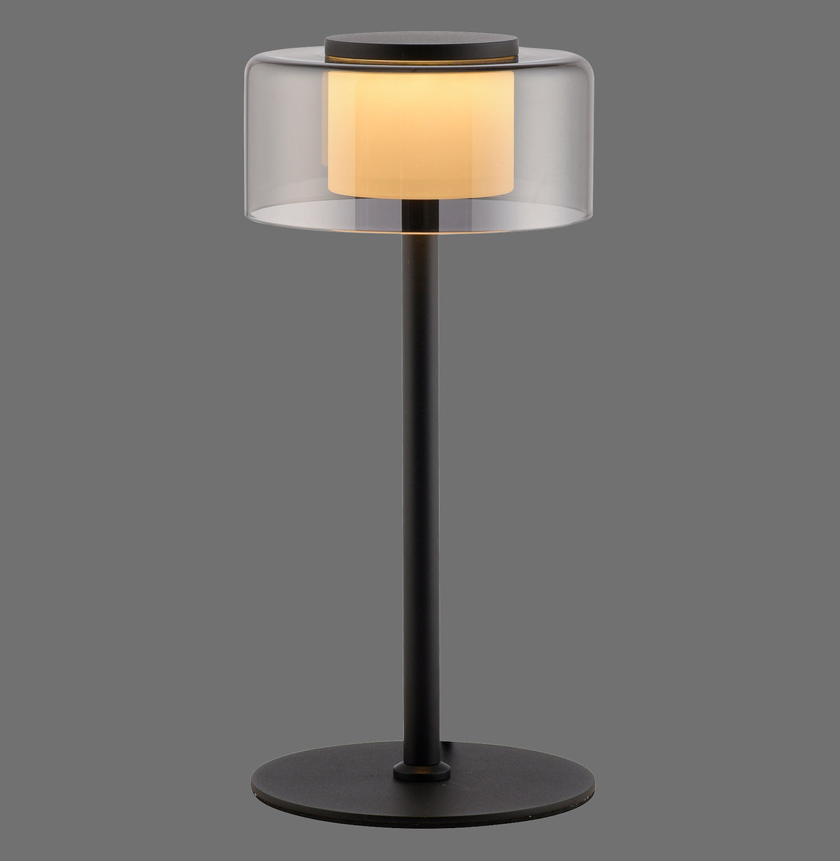 Lampe à poser noire de face sur fond gris, verre fumé et diffuseur allumé