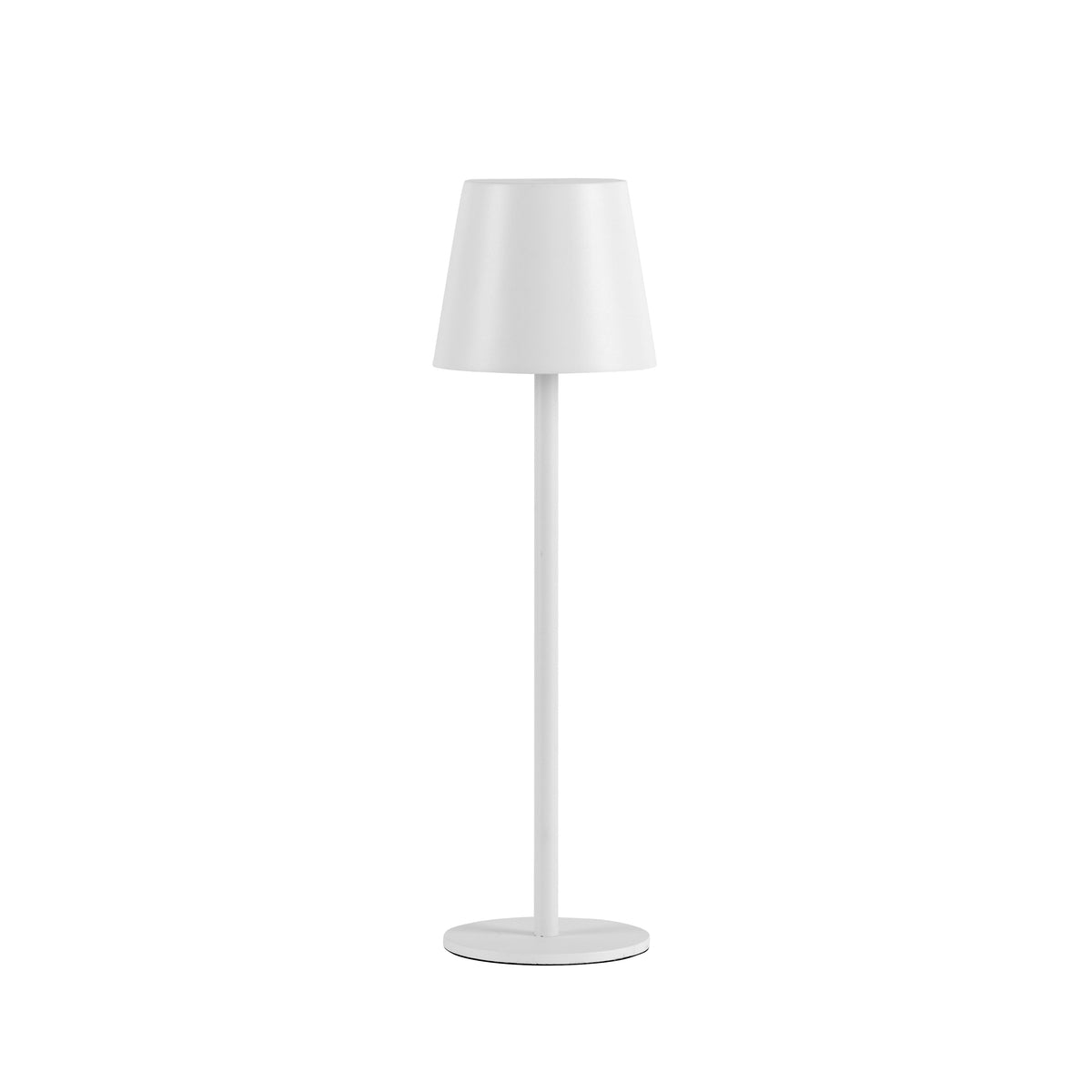 Lampe à poser blanche vue de face sur fond blanc, abat-jour conique et fine tige.