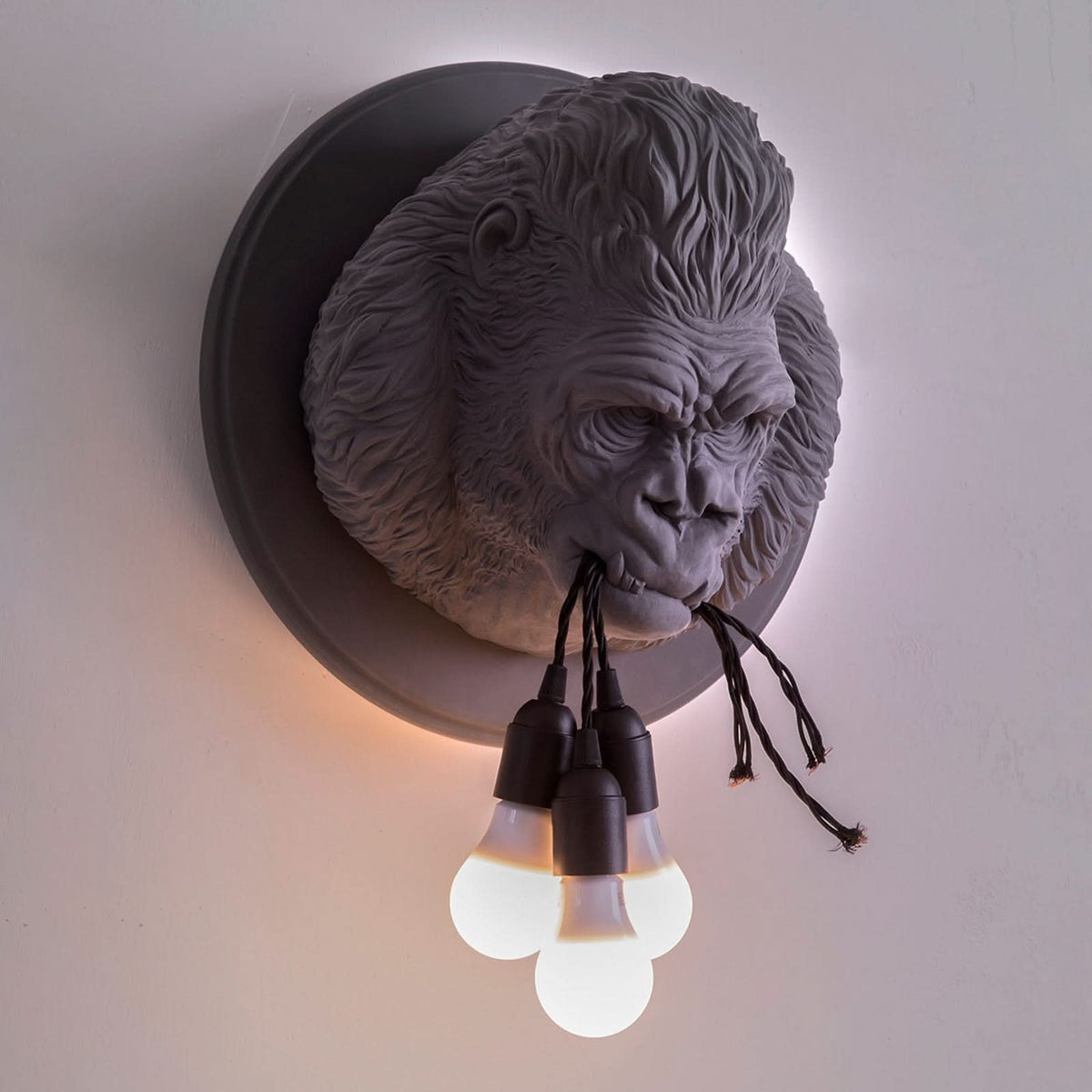 Applique murale Ugo Rilla en céramique, gris mat, 3 lumières, Ø 41,5 cm