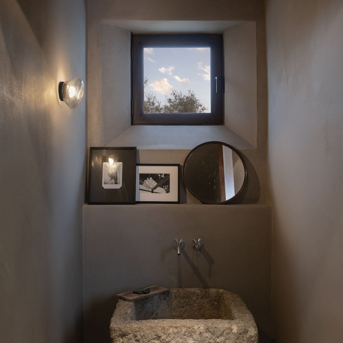 Applique murale LED Agua en verre, noir et transparent, Ø 13 cm, IP44, 3000 K, 3,2 W