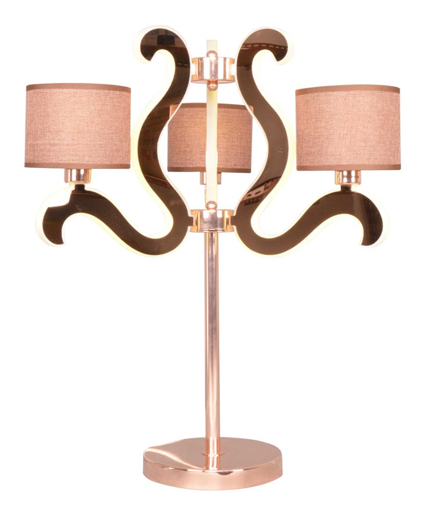 Lampe à poser trois abat-jours en tissu rose cuivré sur fond blanc