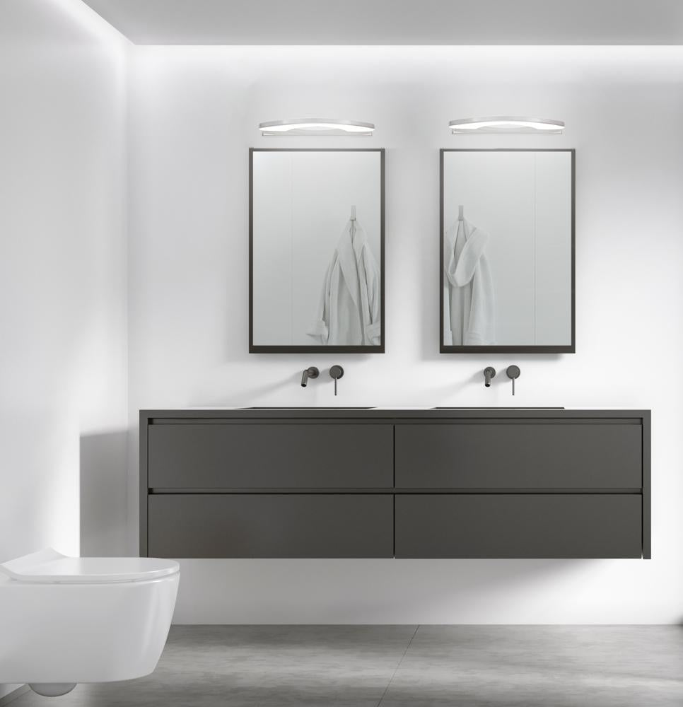 Vue d'angle de la salle de bain, deux appliques murales éclairant un meuble vasque double