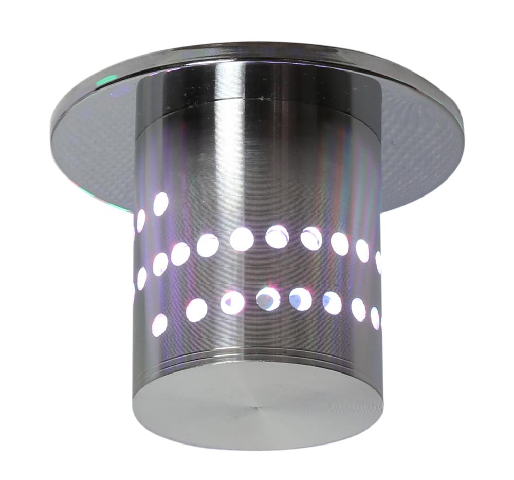Spot cylindrique chromé à perforations, vue de face sur fond blanc