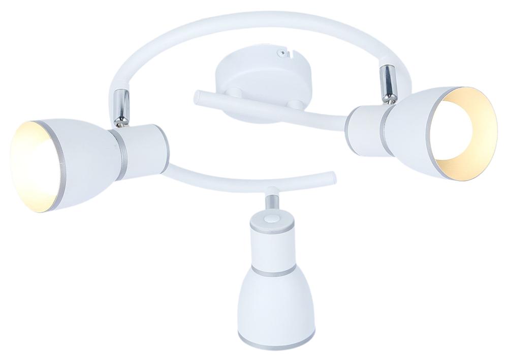 Plafonnier trois spots orientables blanc et chromé, vue de face sur fond blanc